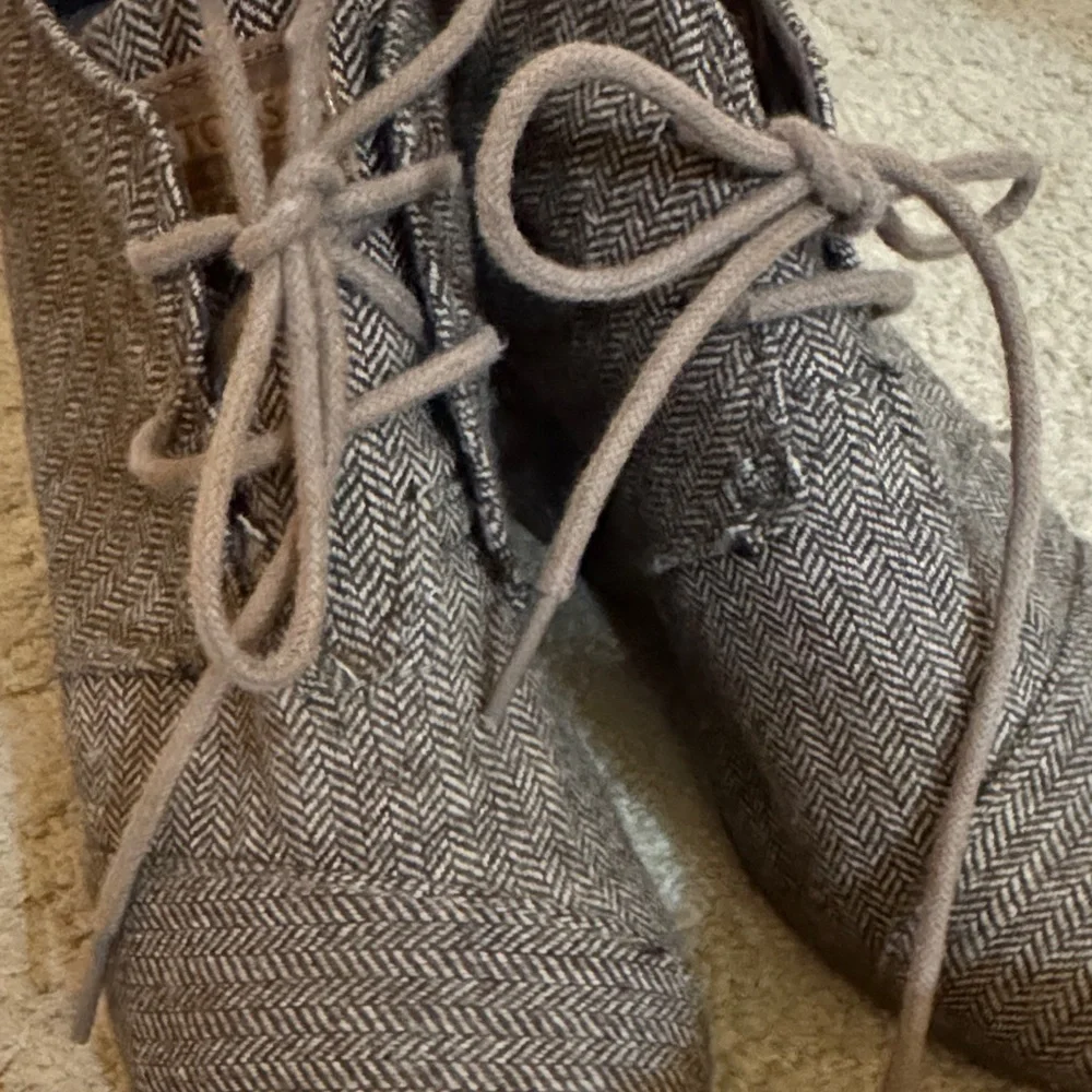 Toms Stylish Brown Wedge Ankle Booties in Brown Herringbone